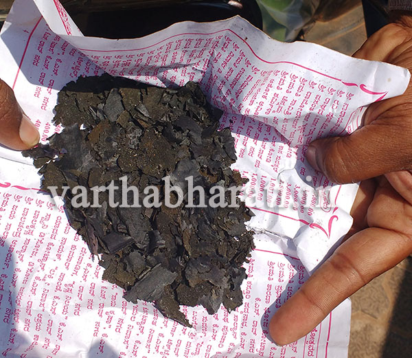 ಕಾರ್ಖಾನೆ  ಕಪ್ಪು ಮಸಿಯಿಂದ ಕೃಷಿಗೆ ಹಾನಿ : ಪರಿಶೀಲನೆ